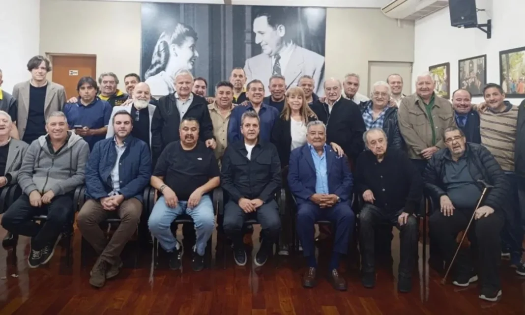 Las 62 Organizaciones Peronistas recibieron al dirigente nacional Sergio Massa en su sede central.