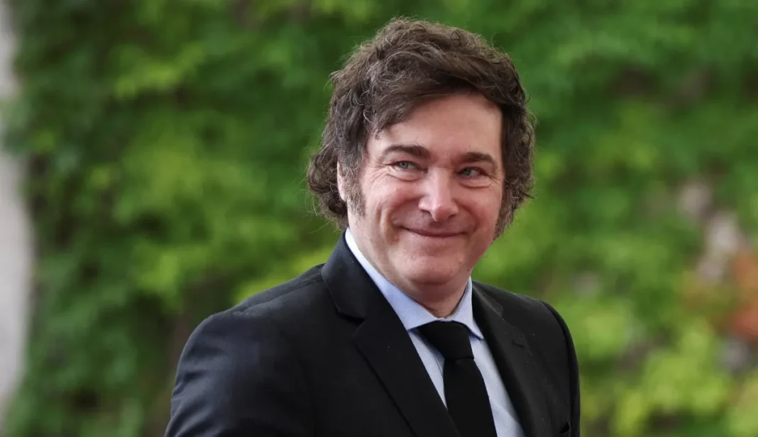 Javier Milei, presidente de Argentina, junto a su comitiva