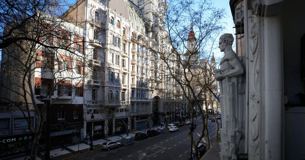 Feria de Libros de Oportunidad a Cielo Abierto en la Avenida de Mayo