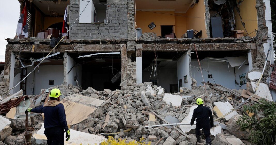 Edificio con daños tras el terremoto de magnitud 7,7 en Panamá