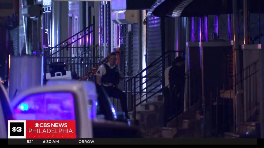 Agentes de policía de Filadelfia en la escena del tiroteo