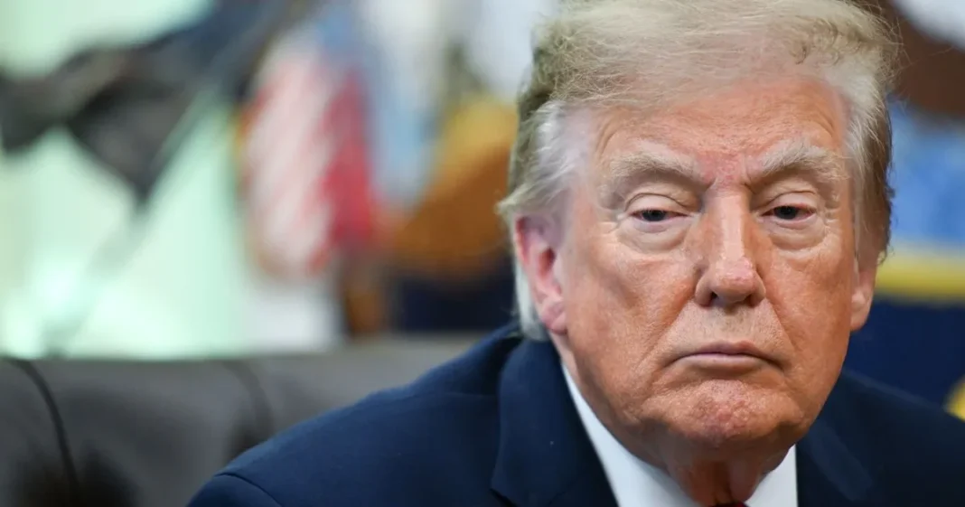 Sello del Servicio de Ciudadanía e Inmigración de Estados Unidos (USCIS) sobre un documento